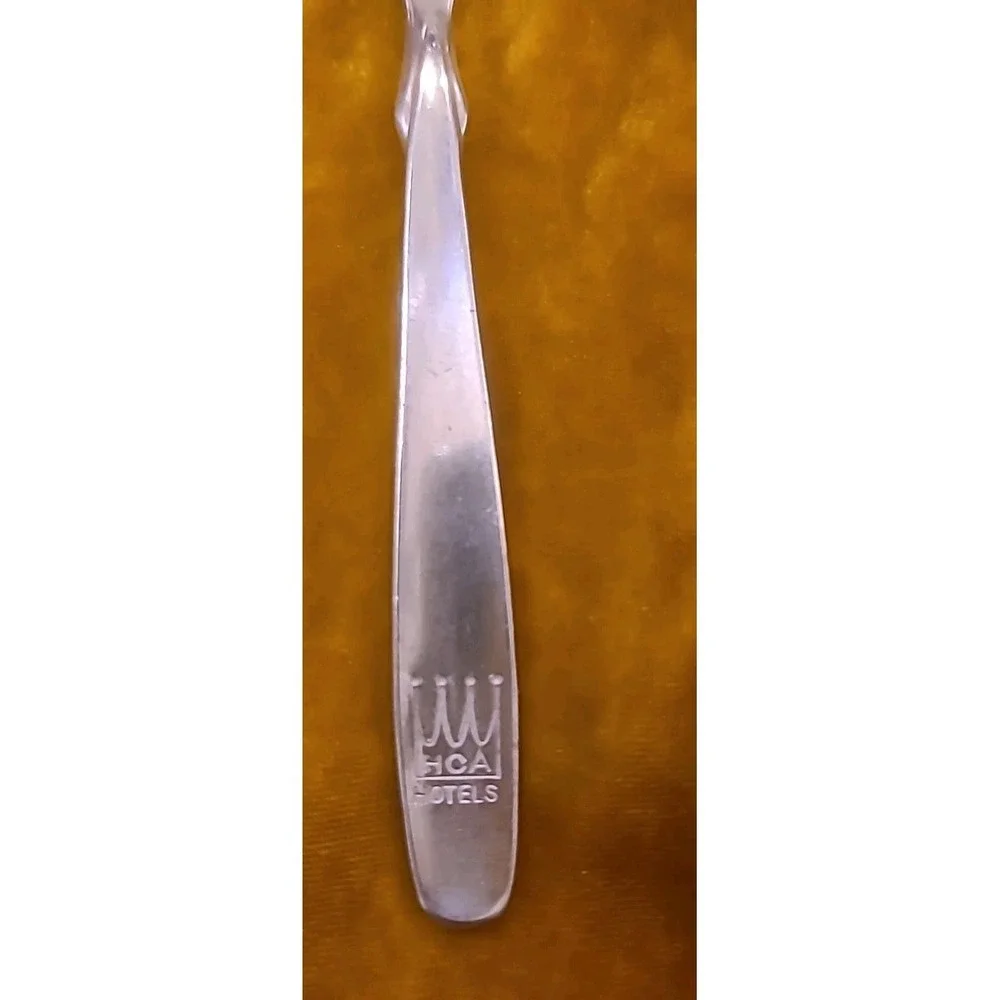 This item‎ is a vintage silver-plated souvenir International Hotel Spoon